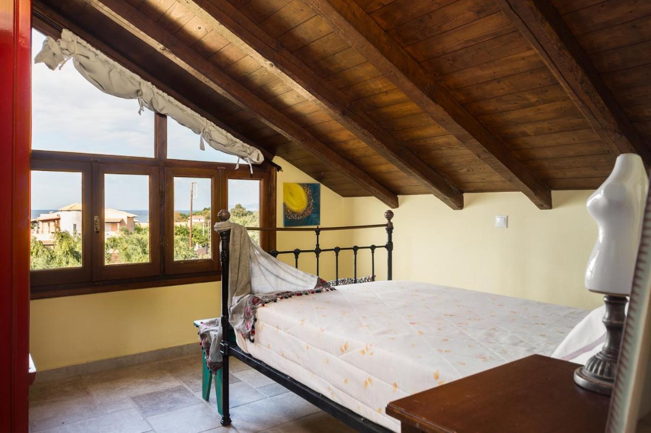 Beachfront Villa Meliti Agios Matthaios  Exterior photo
