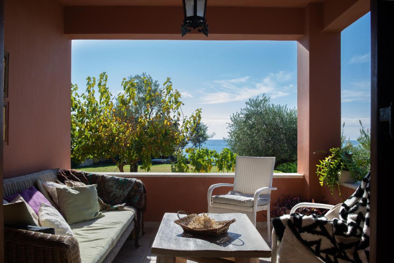 Beachfront Villa Meliti Agios Matthaios  Exterior photo